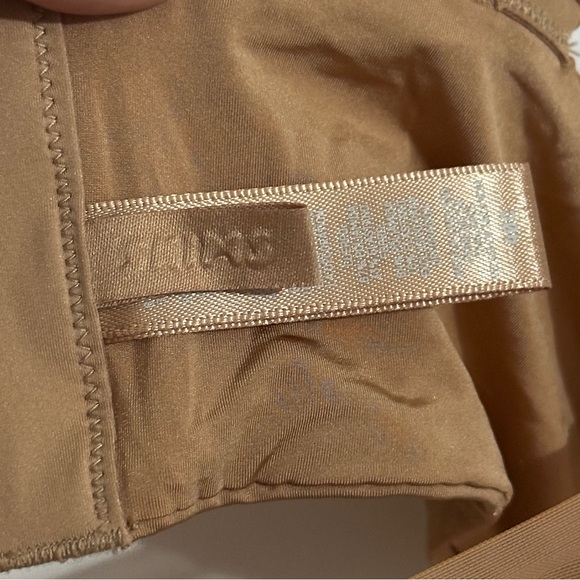 NWOT Skims no show balconette bra size 40C - Picture 5 of 5